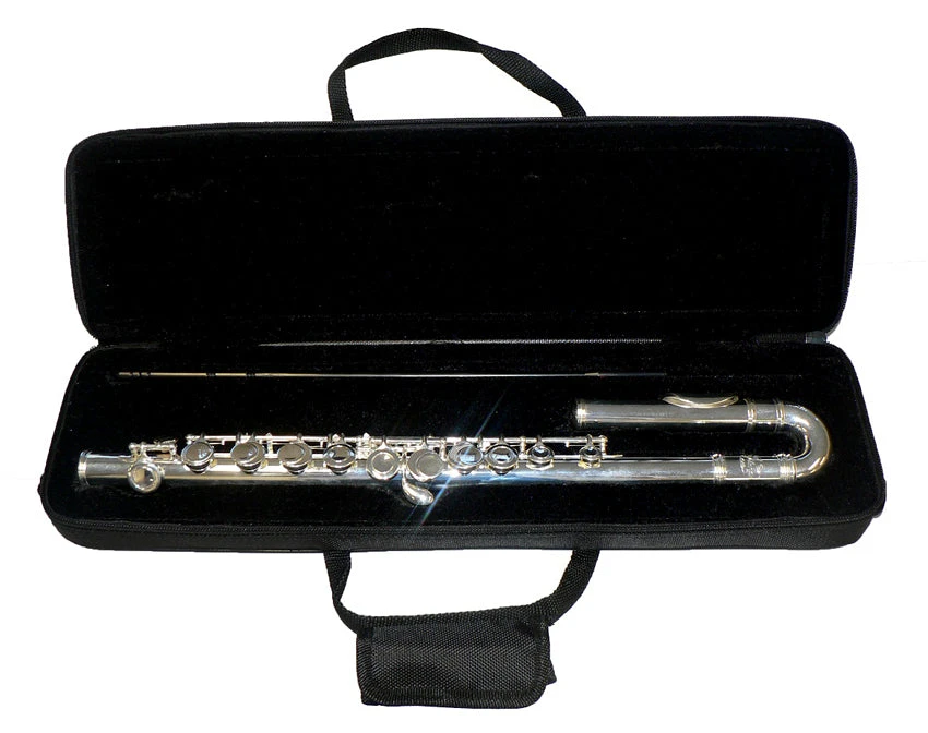 J MICHAEL 480C FLUTE W/ CASE 3 J MICHAEL 480C FLUTE W/ CASE